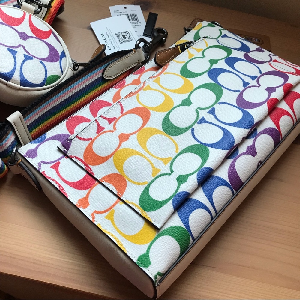 🌈 Coach Holden Crossbody In Rainbow Signature Canvas - Picture 7 of 10